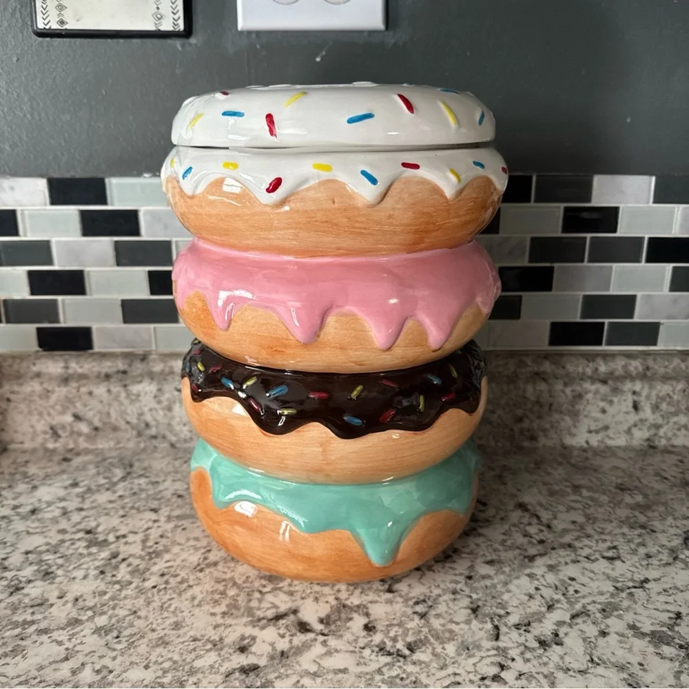 NEW Large Ceramic Stacked DONUT COOKIE JAR Sprinkles Decor Kitchen Canister 11”